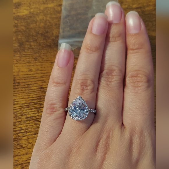 Tiger Gems 3.5 ctw Pear Halo Ring Size 4. Diamond Simulant. NWOT! - Picture 8 of 13